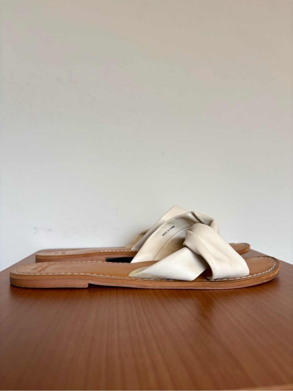 Abercrombie & Fitch White Slide Sandals Flats Criss Cross Elevated Basic Size 9